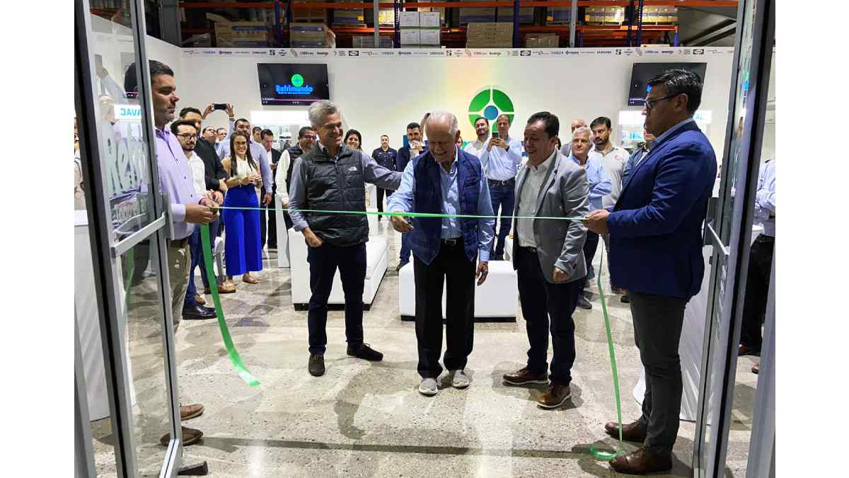 inauguración sala de exhibición Refrimundo