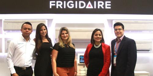 Juan Payares (izq.) y su equipo de Frigidaire